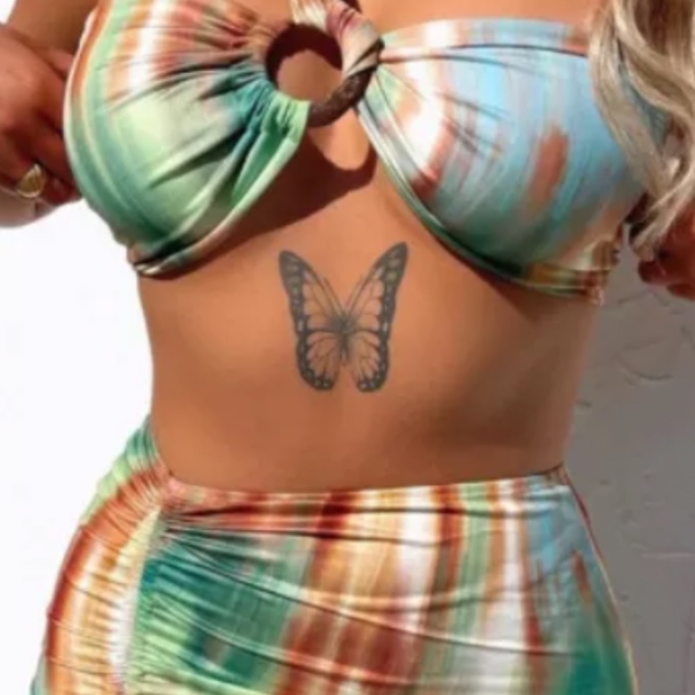 Beautiful swimming suit - Picture 3 of 10